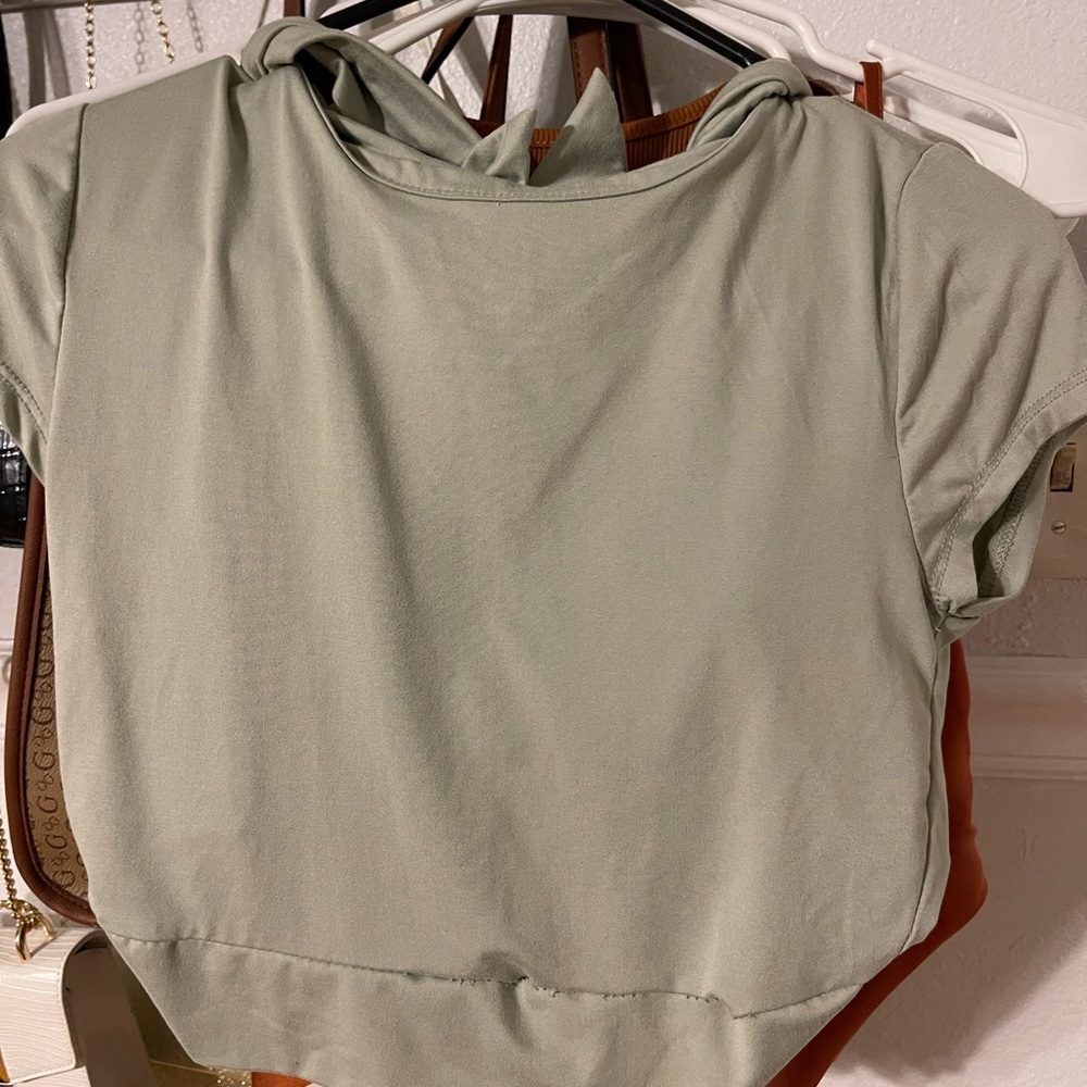 worn a couple times. in perfect condition!